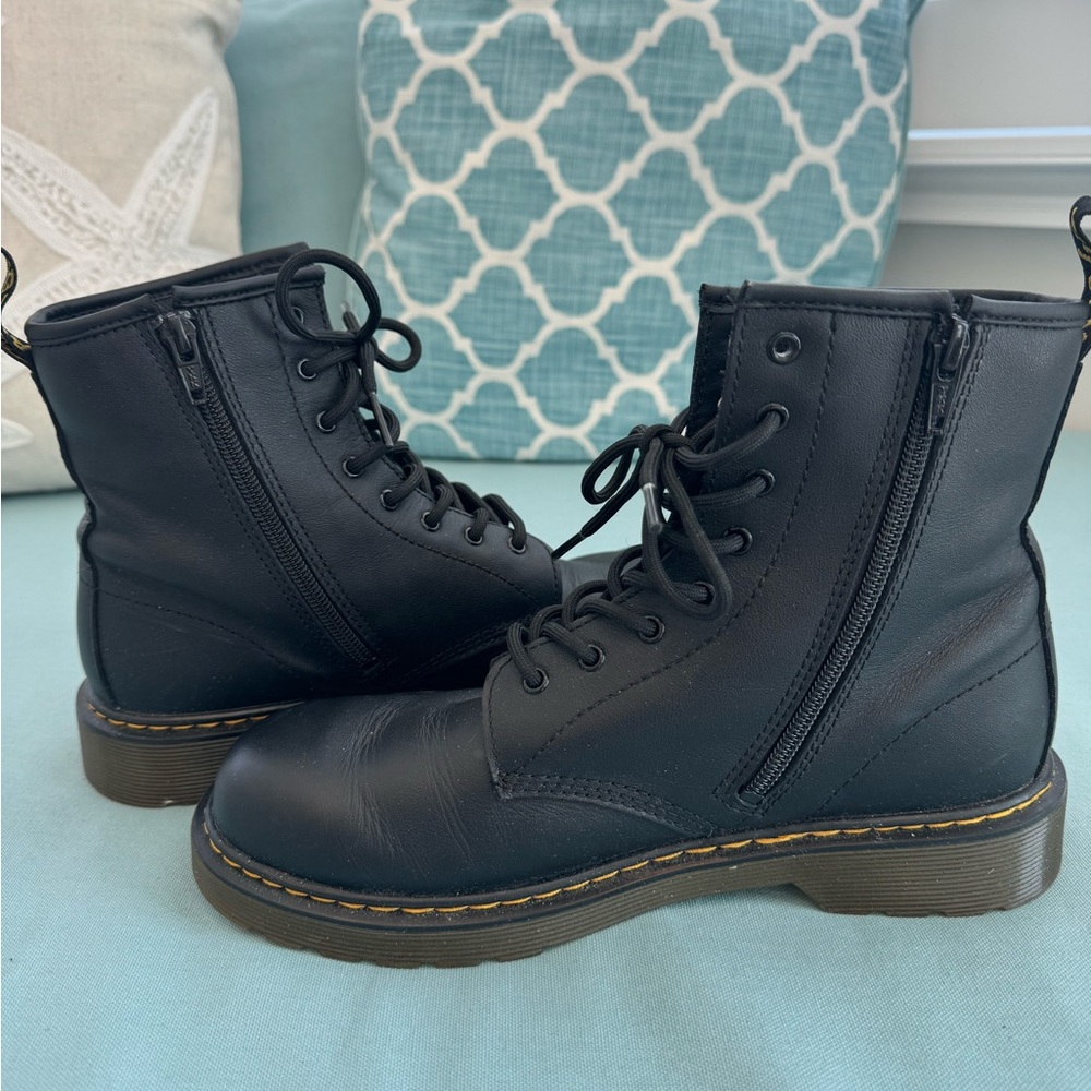 Doc Martens Dr 1460 Y black leather boot US men’s 6 US women’s 7 EU38. - Picture 1 of 6